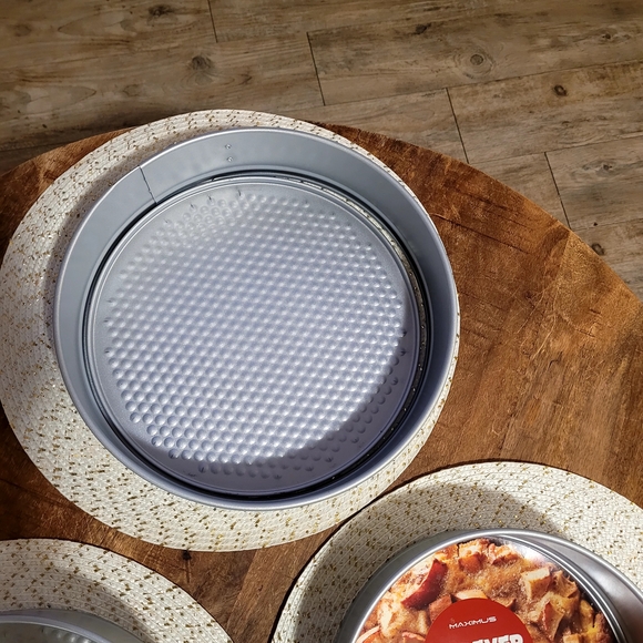 Round Silver Springform Cake Pan Set - Picture 2 of 6